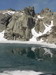 Le lac Capitello, encore sous les glaces (y'a 2 cordes de grimpeurs sur la falaise au centre de la photo !! Plein gaaaaazz !!)