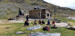 Cabane (de luxe) de Sorda, non garde mais avec toilettes sches et table en marbre :-)